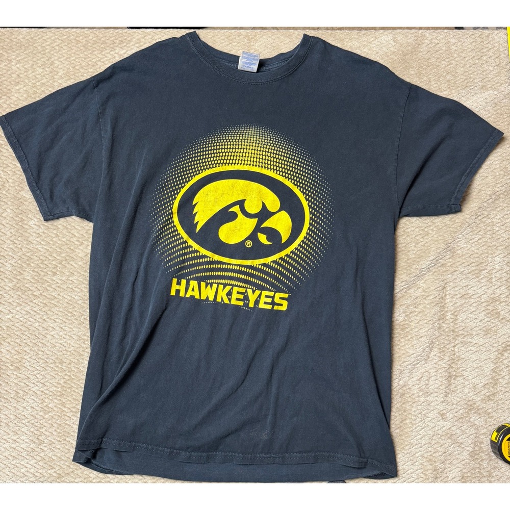 Iowa Hawkeyes Graphic Tee Black T-Shirt Men's Size XL Gildan Ultra Cotton NCAA